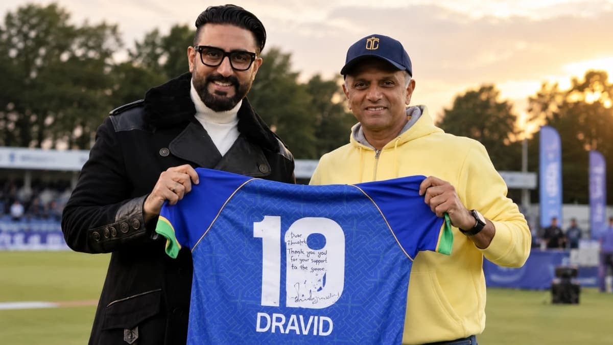 Rahul Dravid Gifts Abhishek Bachchan His Signed No. 19 Jersey With a Special Message